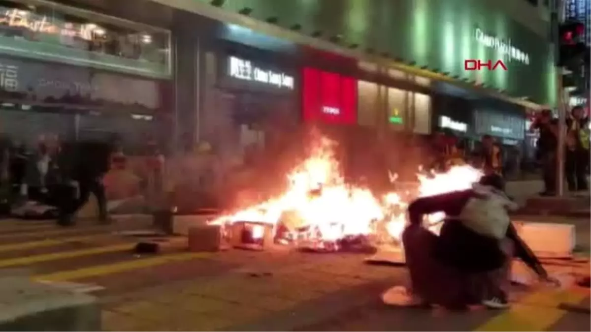 Hong kong\'da tasarı geri çekildi ancak protestolar sürüyor