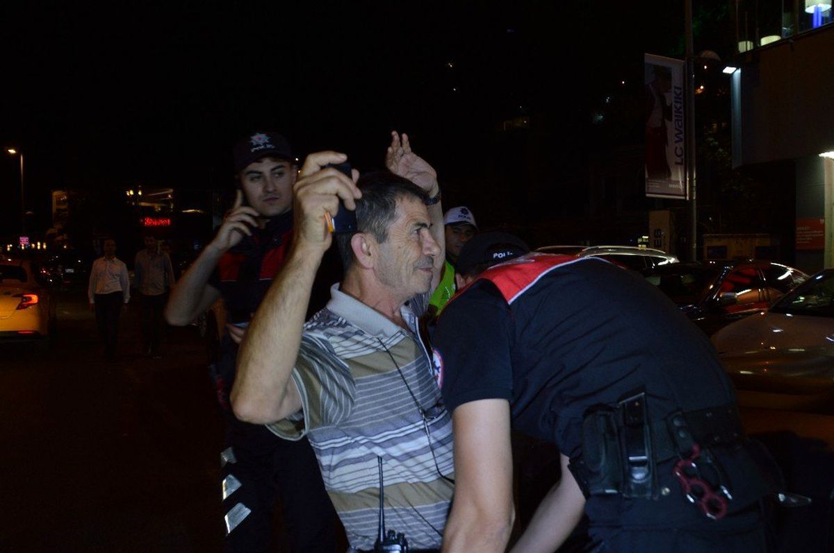 İstanbul\'da polislerin değnekçi operasyonu