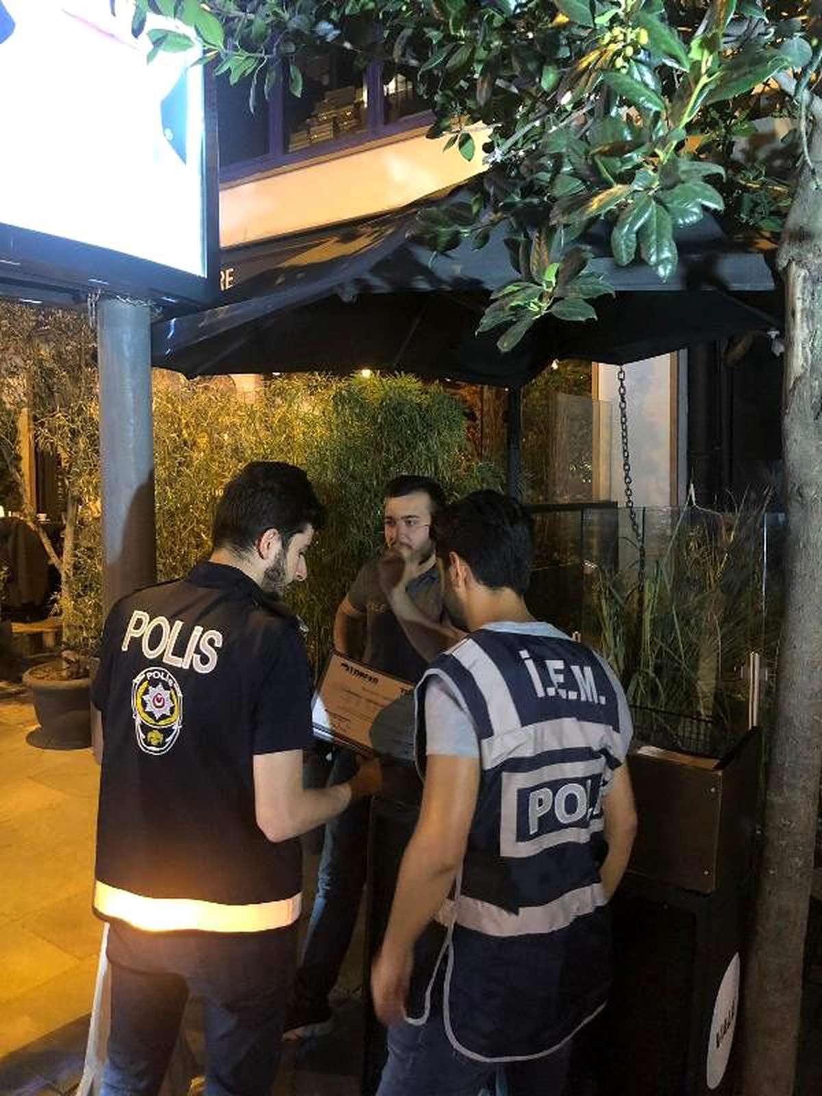 İstanbul\'daki değnekçi operasyonu: 25 gözaltı