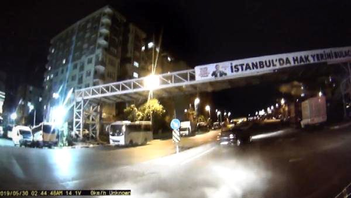 Küçükçekmece\'de 75 yaşındaki kadının öldüğü trafik kazası kamerada