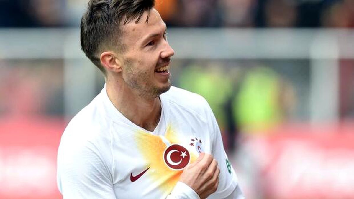Linnes iki kez direkten dönmüş