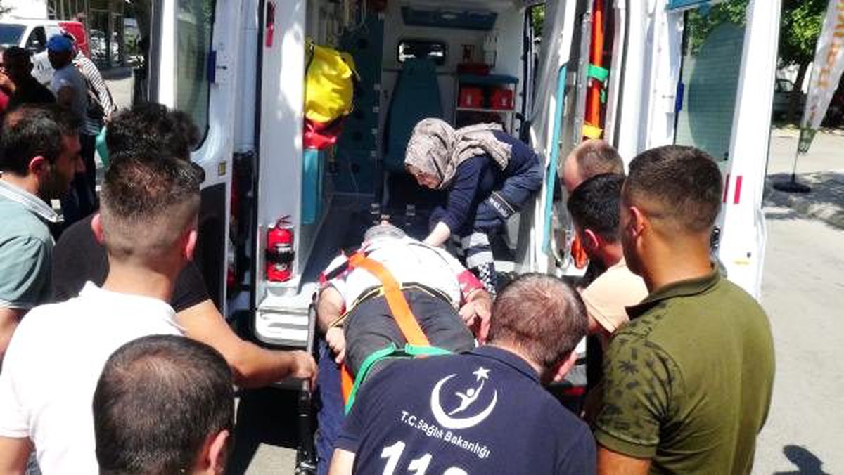 Otomobilin yaya çarpma anı güvenlik kameralarına yansıdı