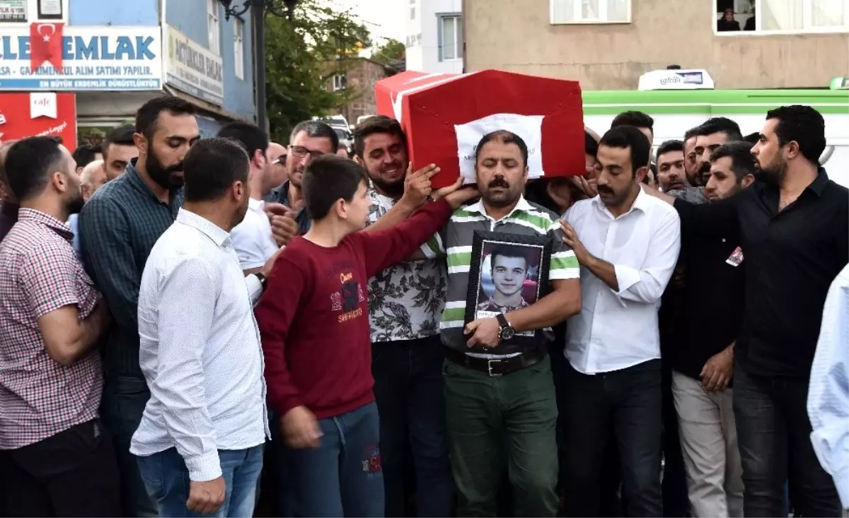 Özel hareket polisi Muhammed Mert Altaş memleketi Ahlat\'ta toprağa verildi