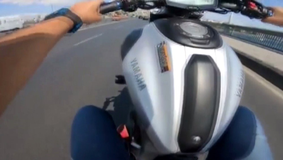 (Özel) İstanbul\'da motosikletli ithal magandanın tek teker terörü kamerada