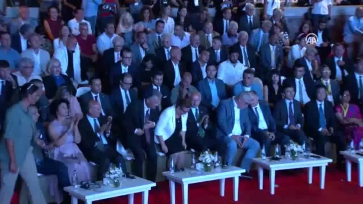 Pekcan: "İzmir\'in Türkiye\'nin dünyaya açılan kapısı olma özelliğini el birliğiyle güçlendireceğiz"