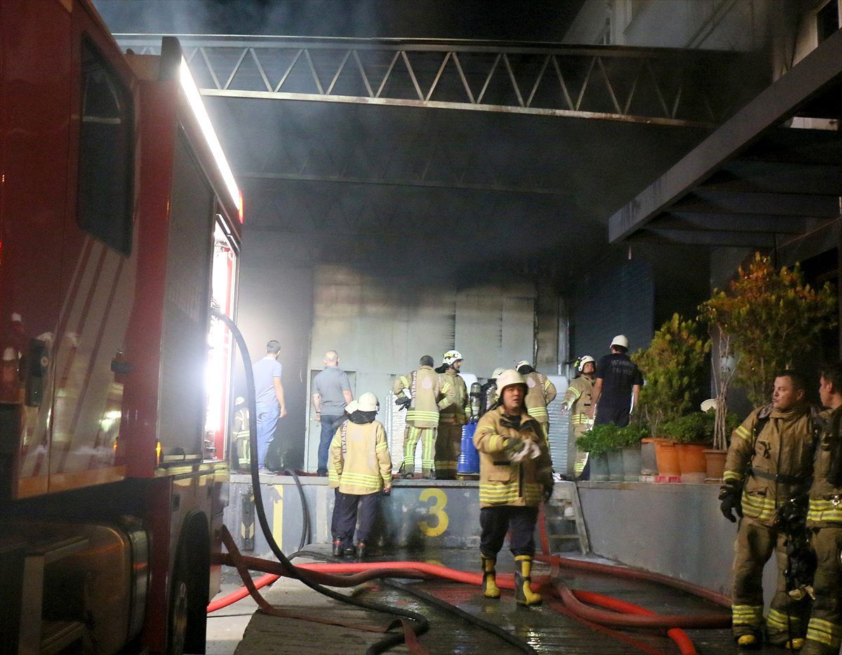 Pendik\'te fabrika yangını