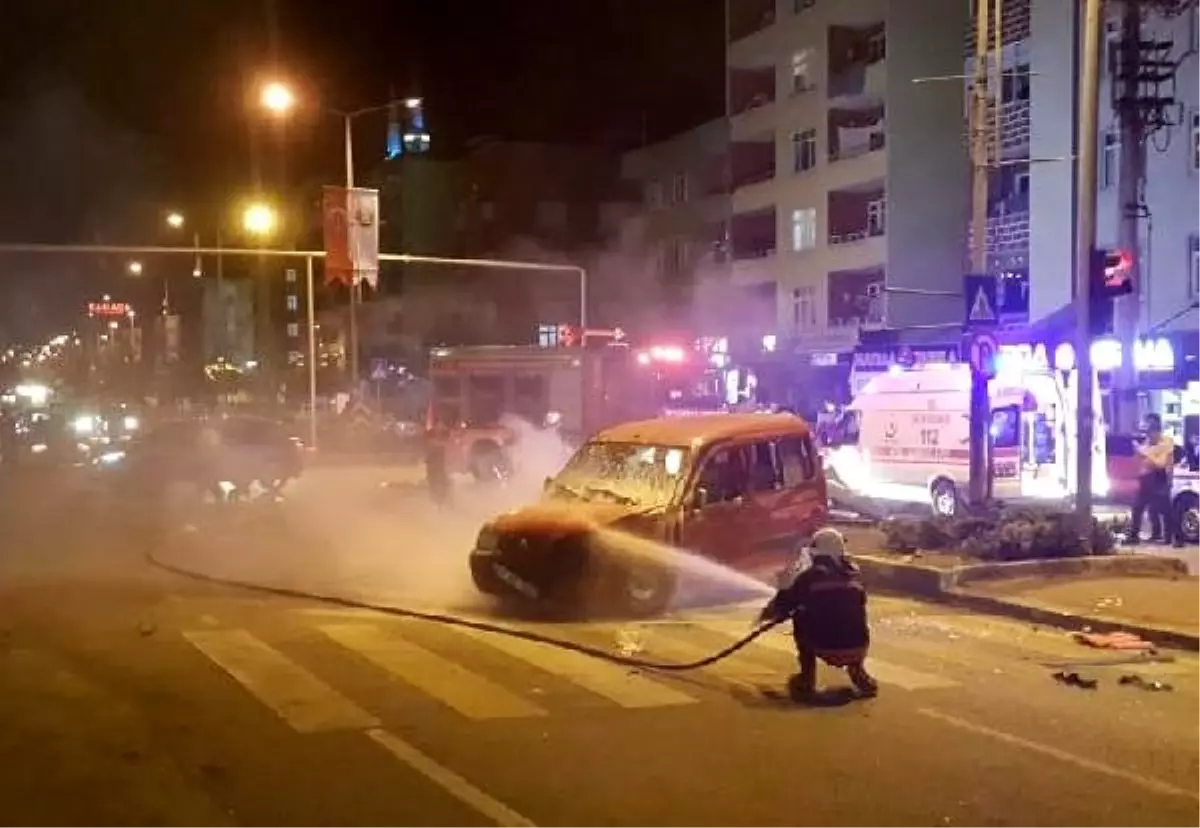 Polisin \'dur\' ihtarına uymadı, kaza yaptı: 2\'si çocuk 5 yaralı