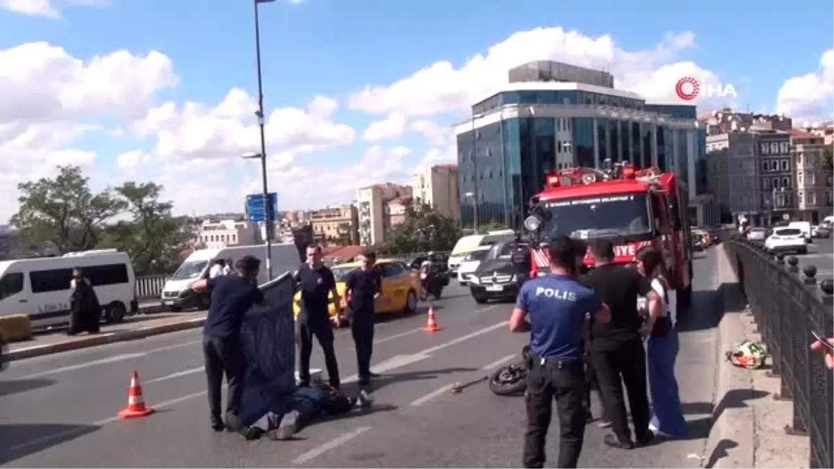 Taksim\'de yolun karşısına geçmeye çalışan yaşlı adama motosiklet çarptı