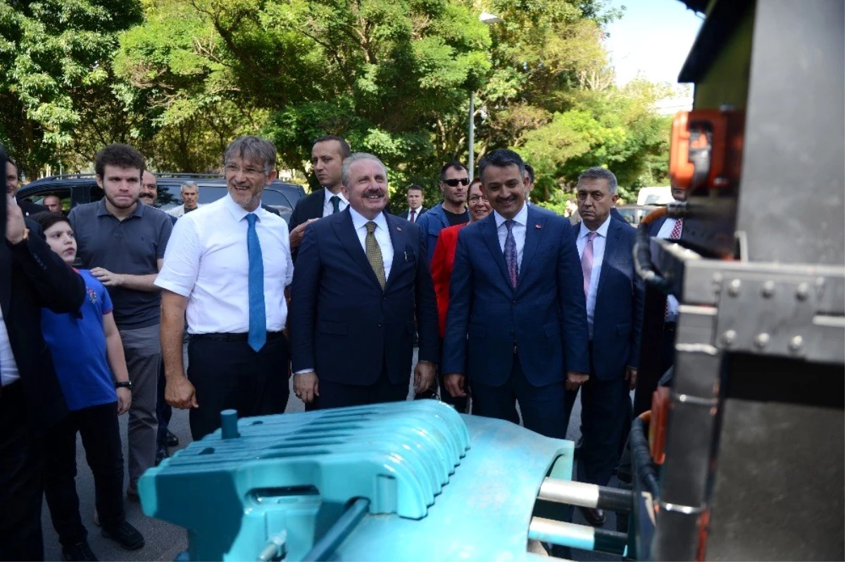 TBMM Başkanı Şentop ile Bakan Pakdemirli İTÜ\'de yerli elektrikli traktör kullandı
