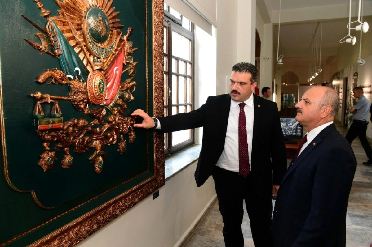 Vali Çakacak, Rektör Çomaklı ile birlikte Cumhuriyet Tarihi Müzesini gezdi