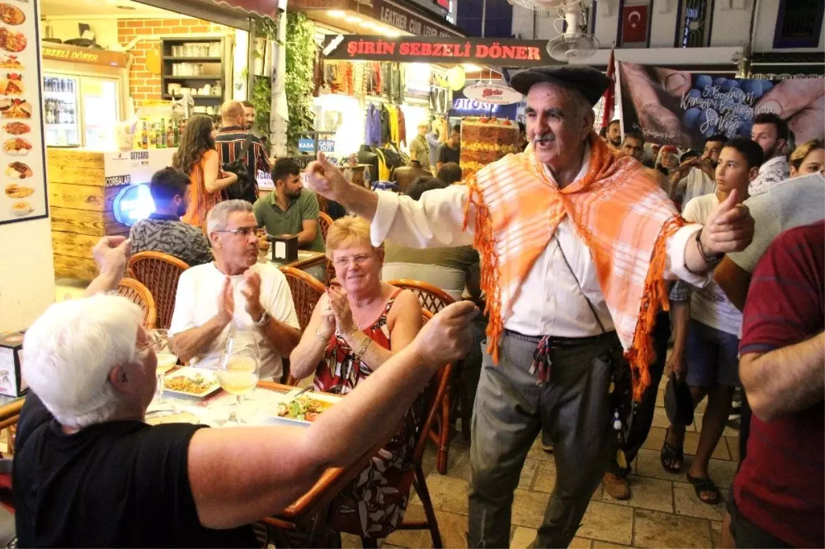 Yerli turistler oynadı, yabancı turistler fotoğraf çekti