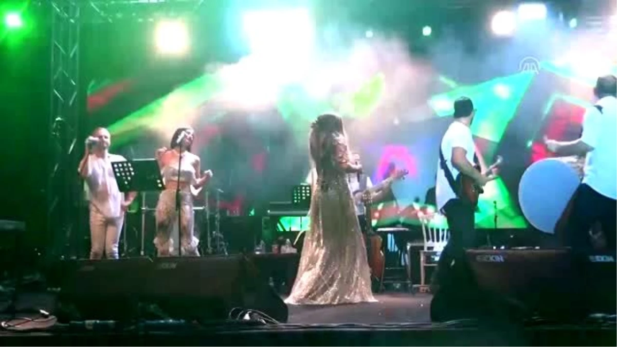 Ziynet Sali Kuşadası\'nda konser verdi