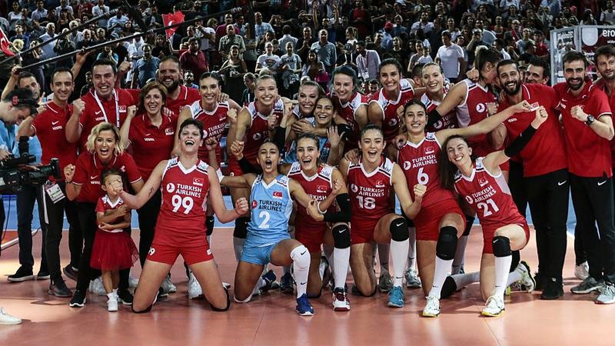 A Milli Kadın Voleybol Takımı, Avrupa Şampiyonası\'nda finale yükseldi