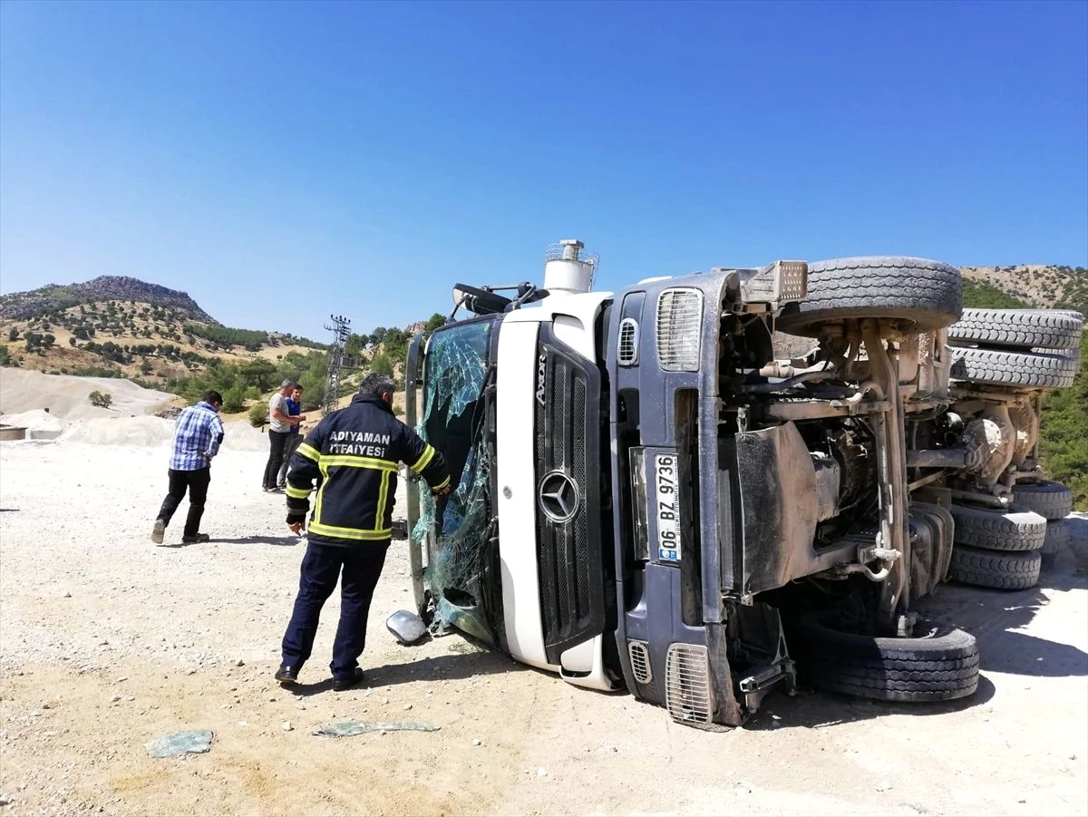 Adıyaman\'da kamyon devrildi: 1 yaralı