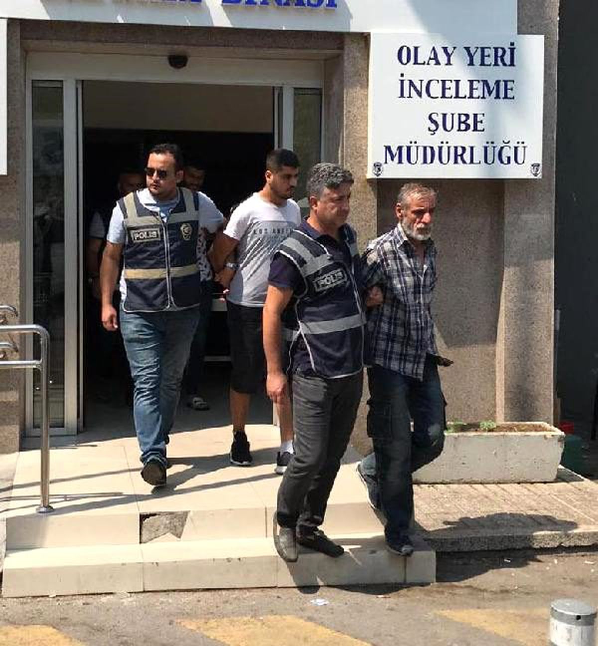 Aracında silahlı saldırıya uğrayan akkaya\'nın katil zanlıları tutuklandı