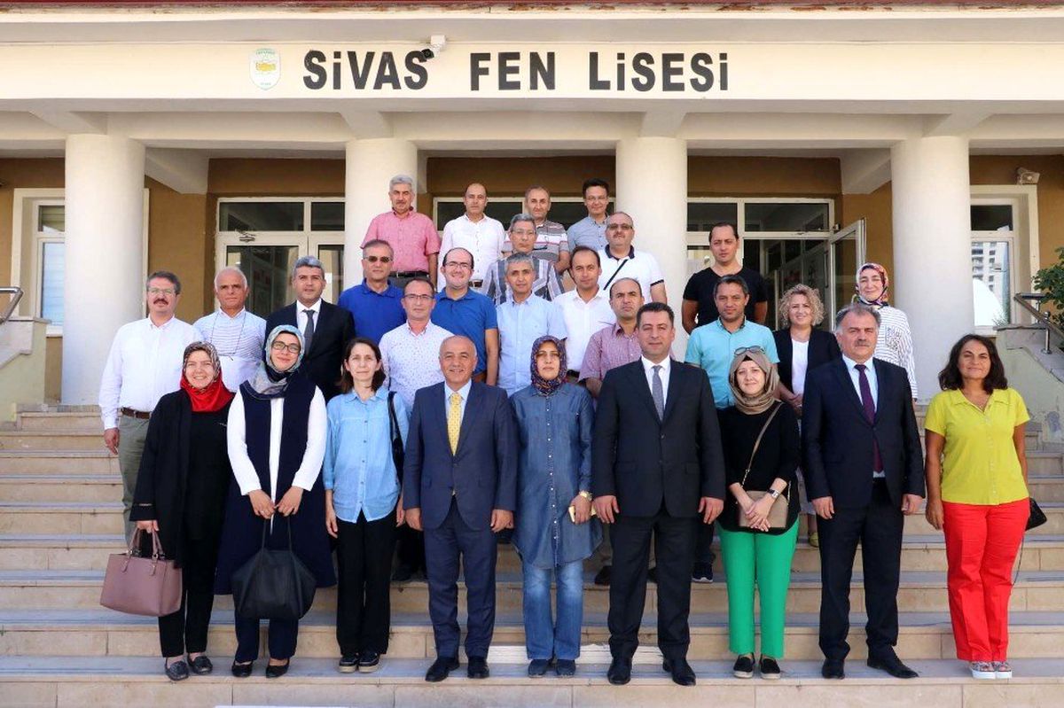 "Bilgili nesiller yetiştirmeliyiz"
