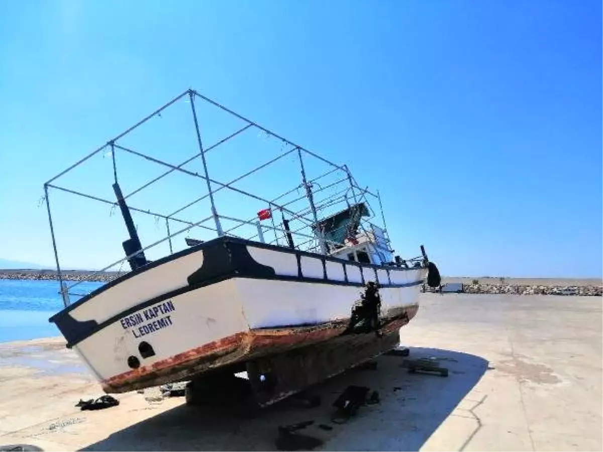 Çanakkale\'de iki tekne çarpıştı: 10 kişi ölümden döndü