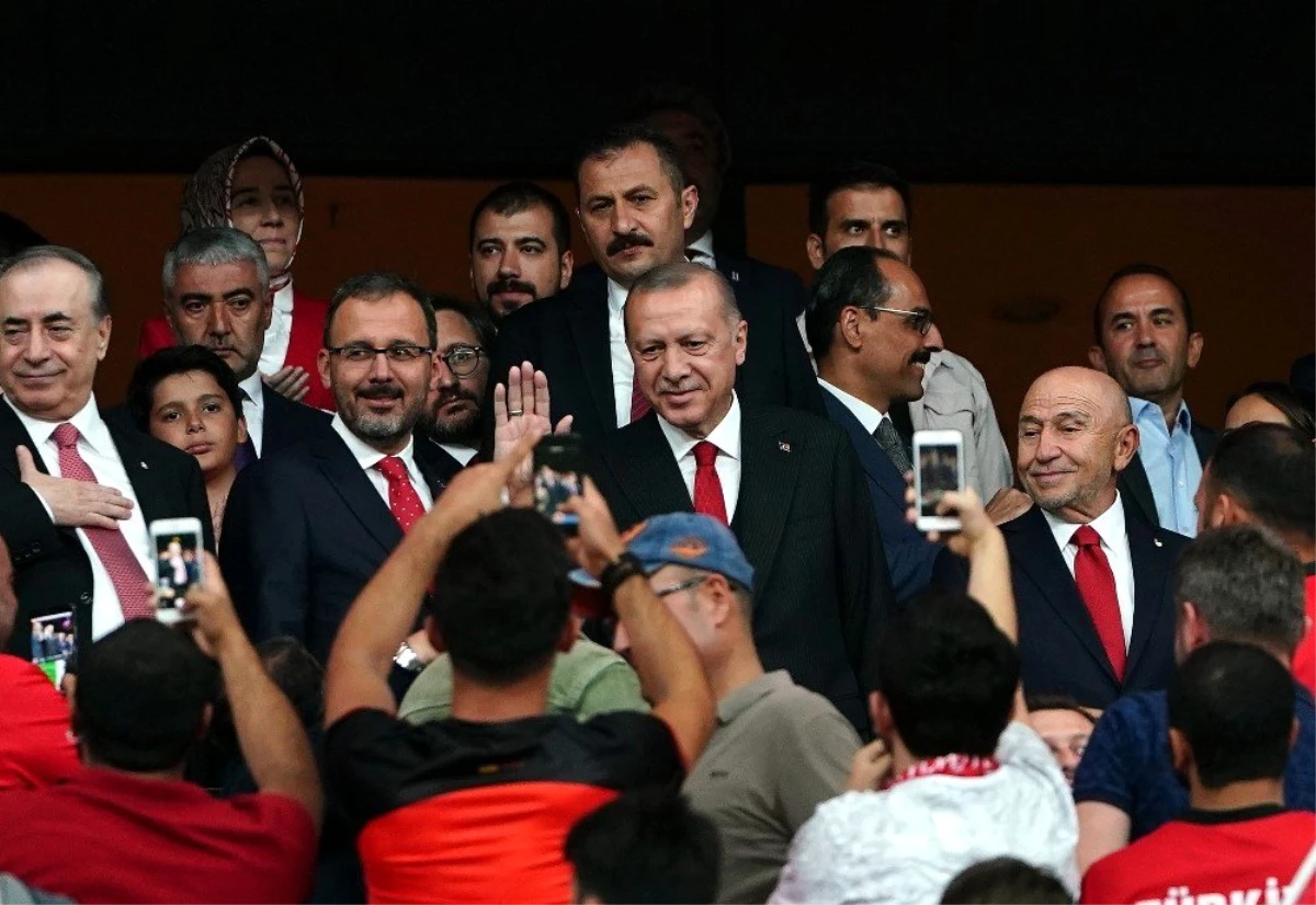 Cumhurbaşkanı Erdoğan, Milli Takımı yalnız bırakmadı