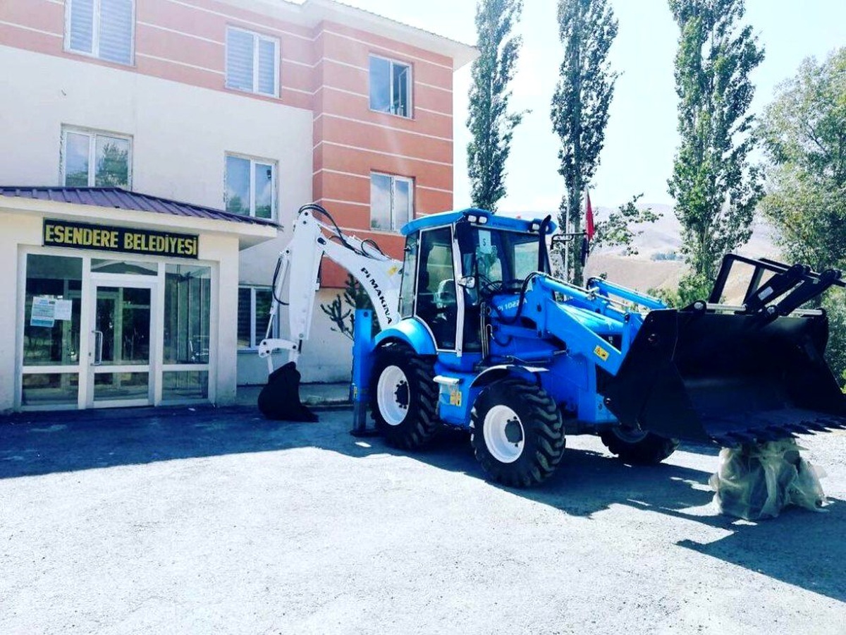Esendere Belediyesi\'ne 1 adet kazıcı ve 1 adet yükleyici iş makinesi hibe edildi