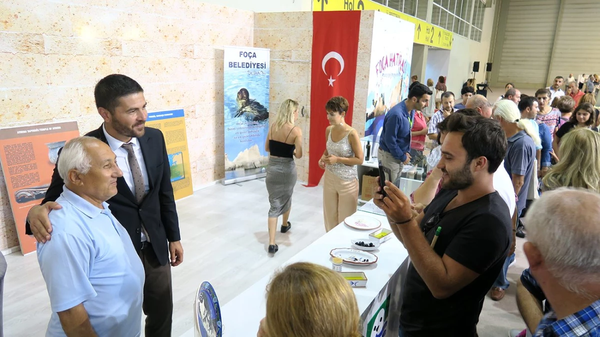 Foça Belediyesi, dün açılan Uluslararası İzmir Fuarı\'na büyük renk katıyor