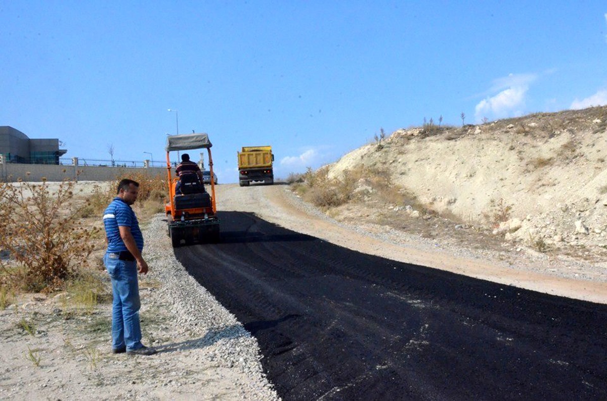 Hastane ve sosyal tesislere giden yolda asfalt çalışması