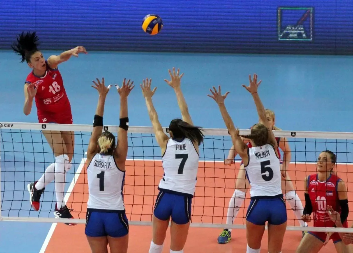 Kadınlar Voleybol Avrupa Şampiyonası\'nın ilk finalisti Sırbistan