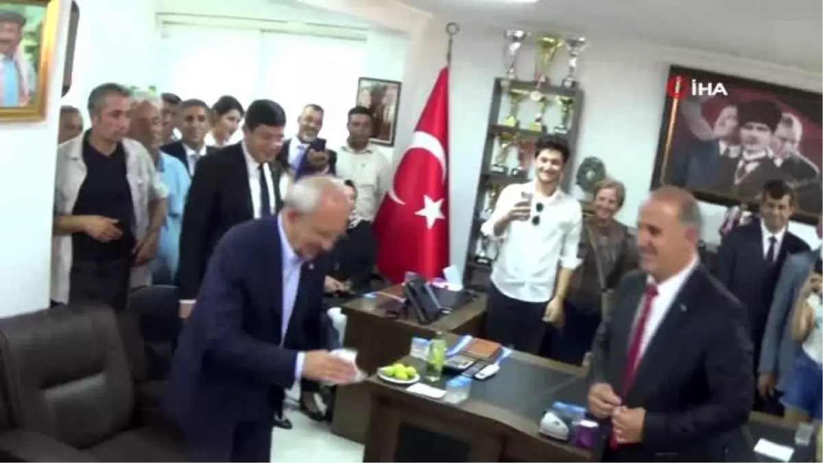 Kılıçdaroğlu\'na deve sütü ikram ettiler