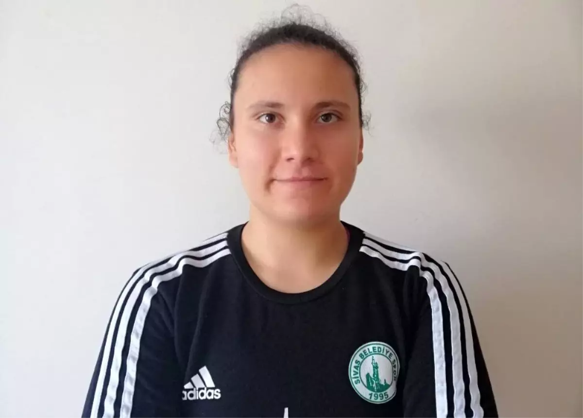 Leyla Gümüşsoy, Sivas Belediyespor\'a transfer oldu