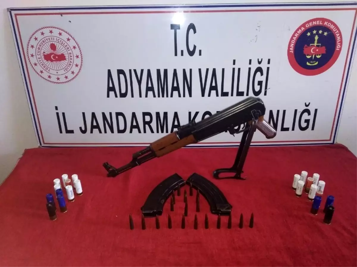 Operasyon yapılan evde kalaşnikof ele geçirildi