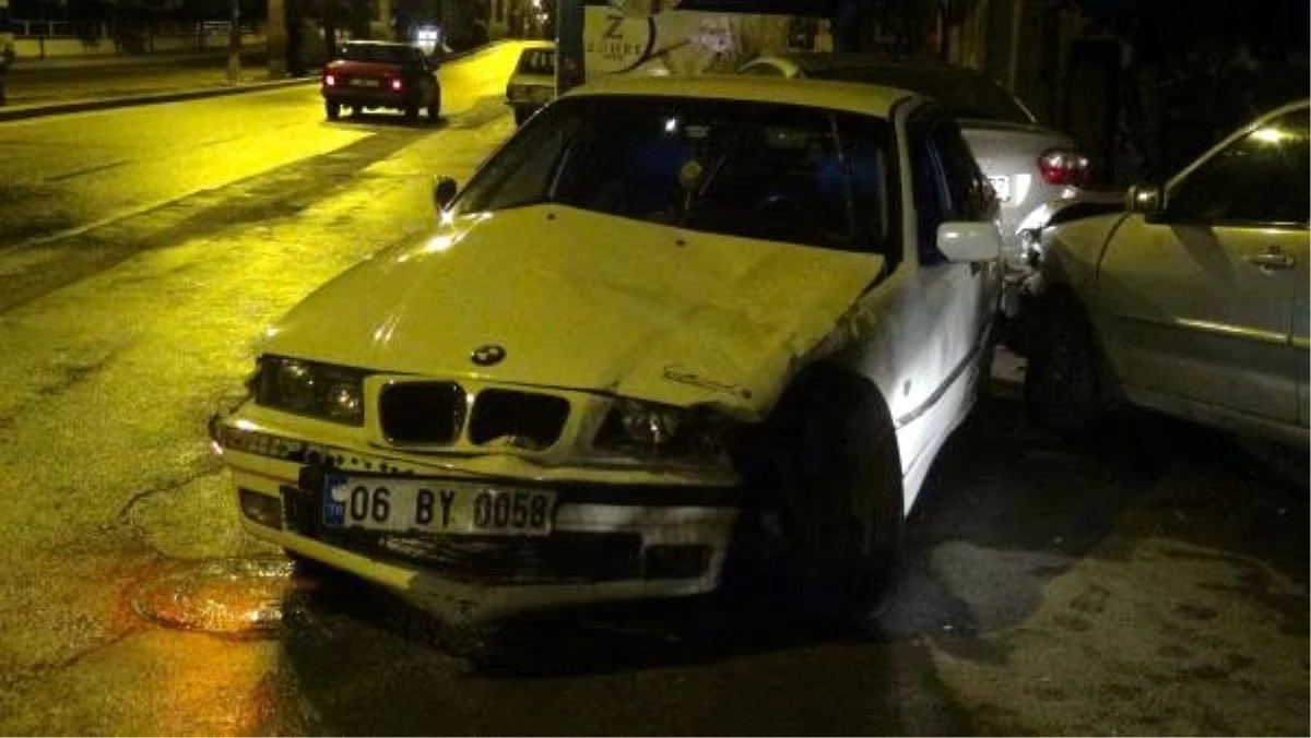 Otomobil, park halindeki araçlara çarptı: 1 yaralı