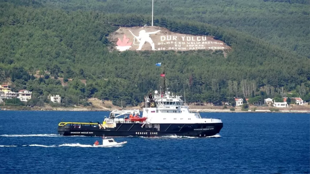 Rus römorkörü Çanakkale Boğazı\'ndan geçti