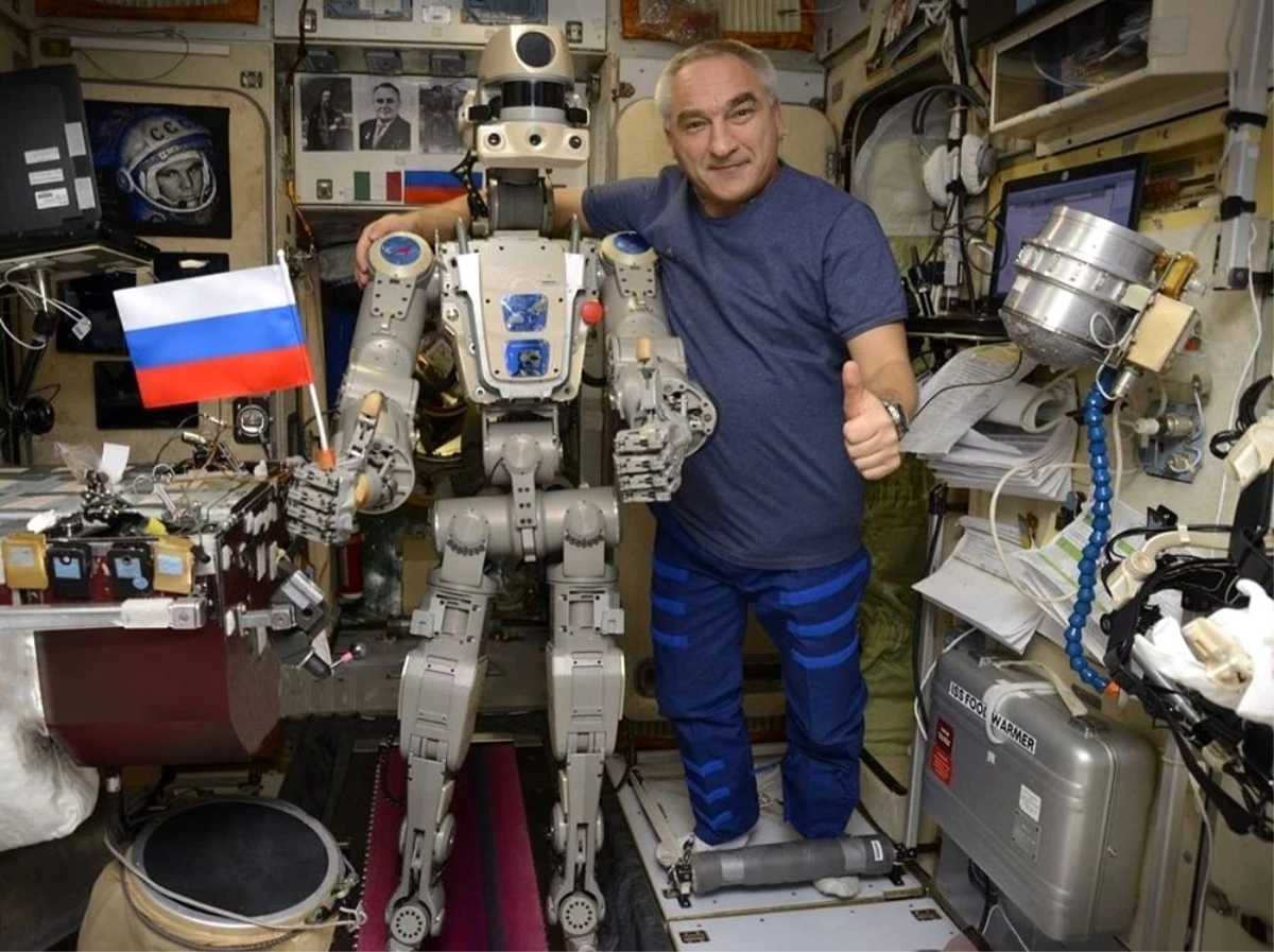 Rusların uzaya gönderdiği ilk insansı robot Dünya\'ya döndü