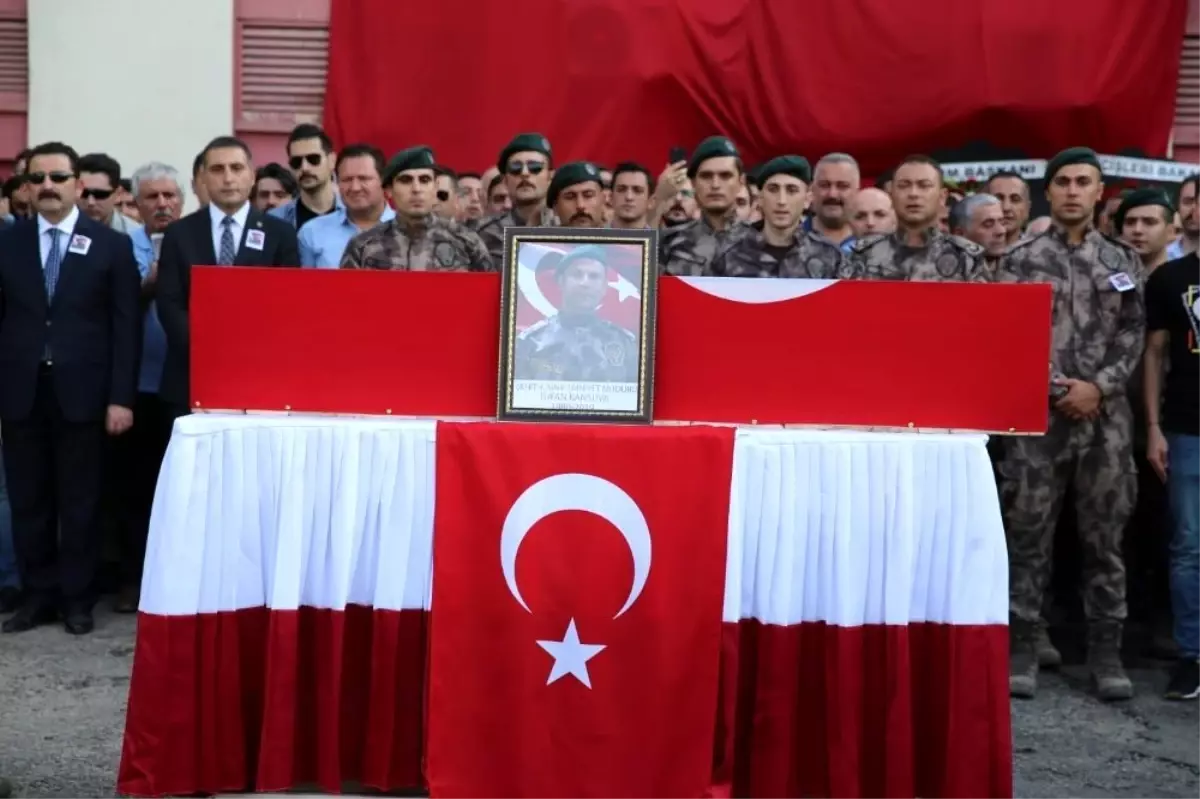 Şehit Özel Harekat Müdürü memleketine uğurlandı