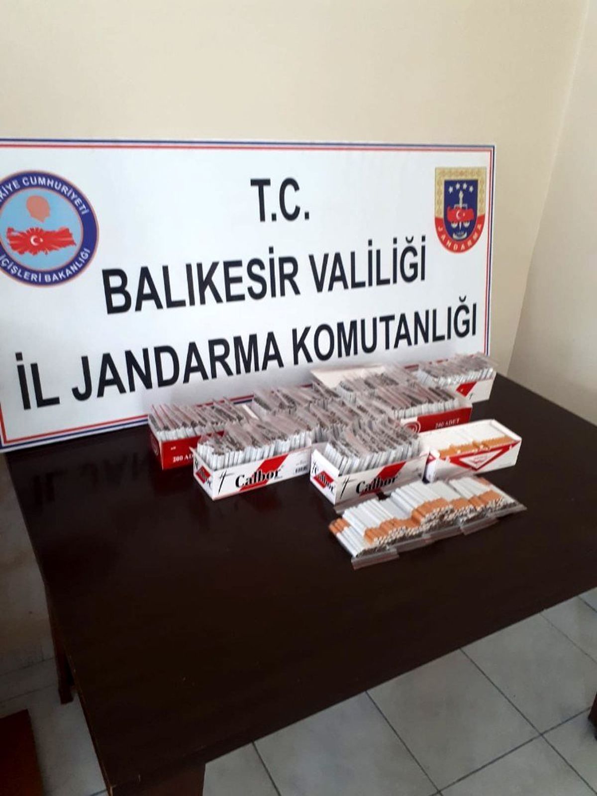 Sındırgı\'da kaçak sigara operasyonu
