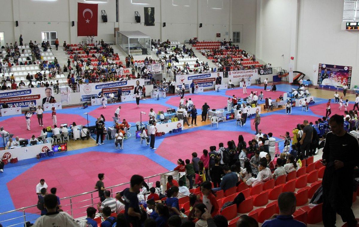 Taekwondo şampiyonası devam ediyor