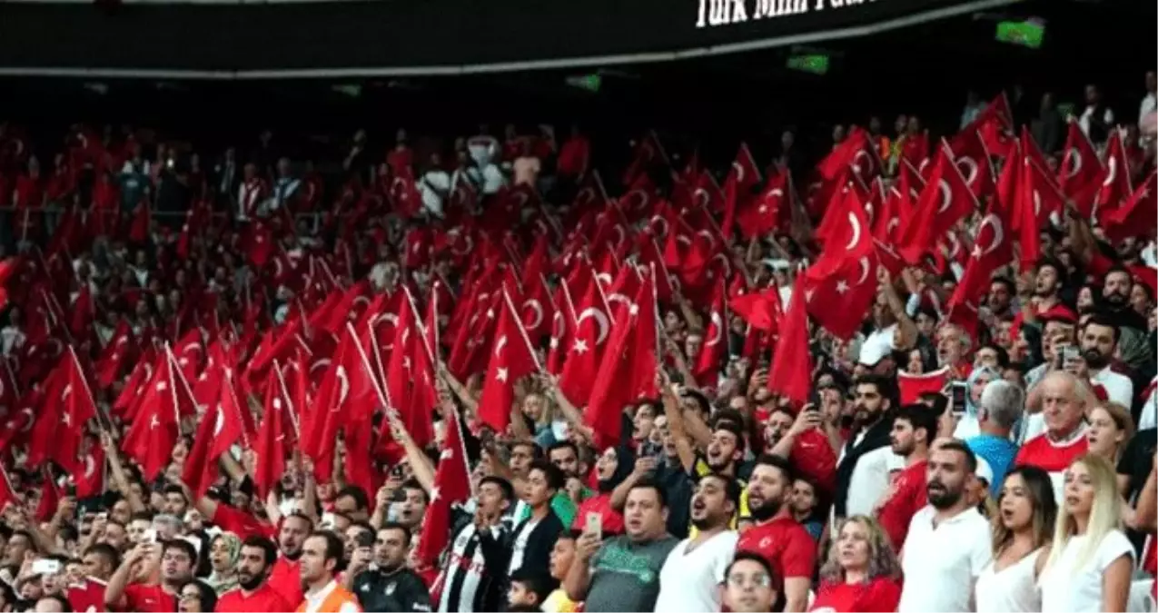 Vodafone Park\'ta tribünler hınca hınç doldu!