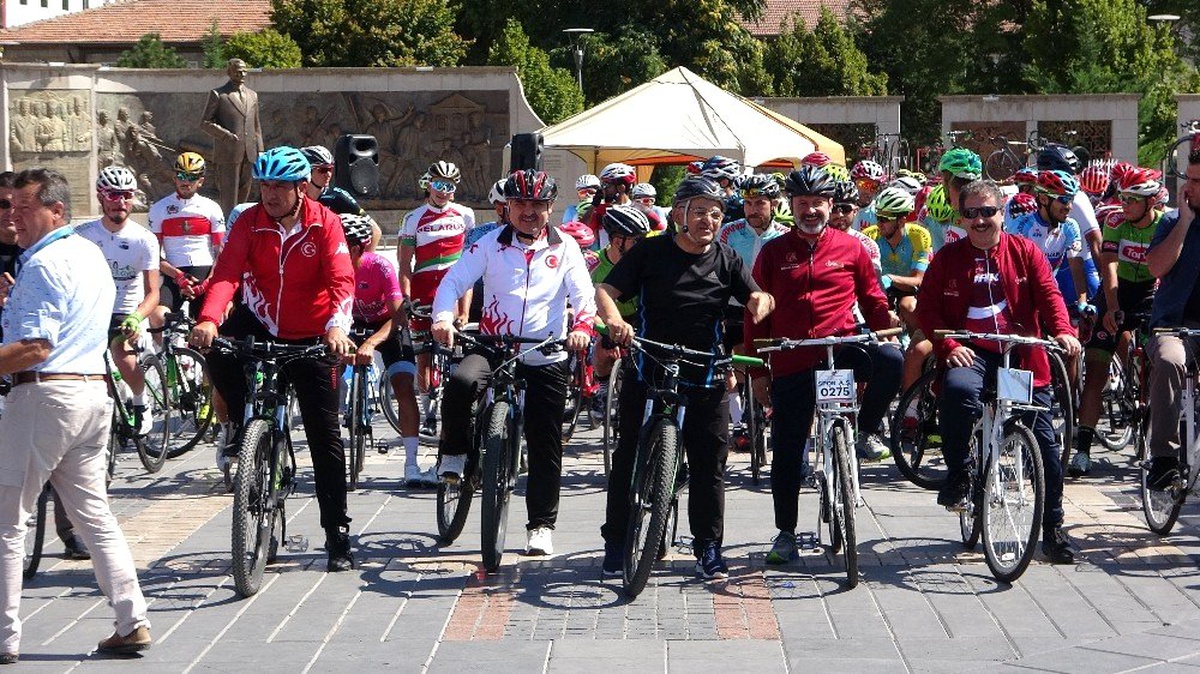 15 Ülkeden 150 bisikletçinin katıldığı Tour Of Central Anatolia Yarışları Sürüyor