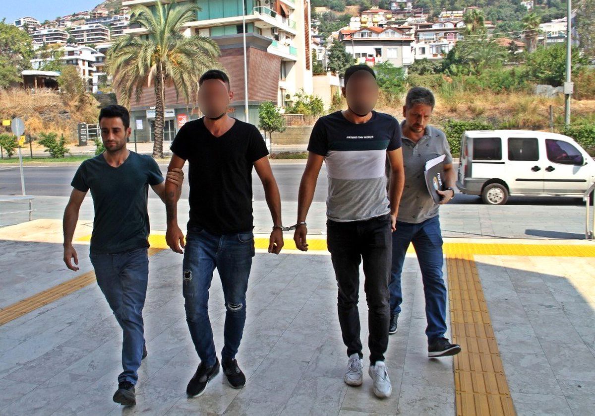Alanya\'da 2 kardeş 2 kilogram uyuşturucuyla yakalandı