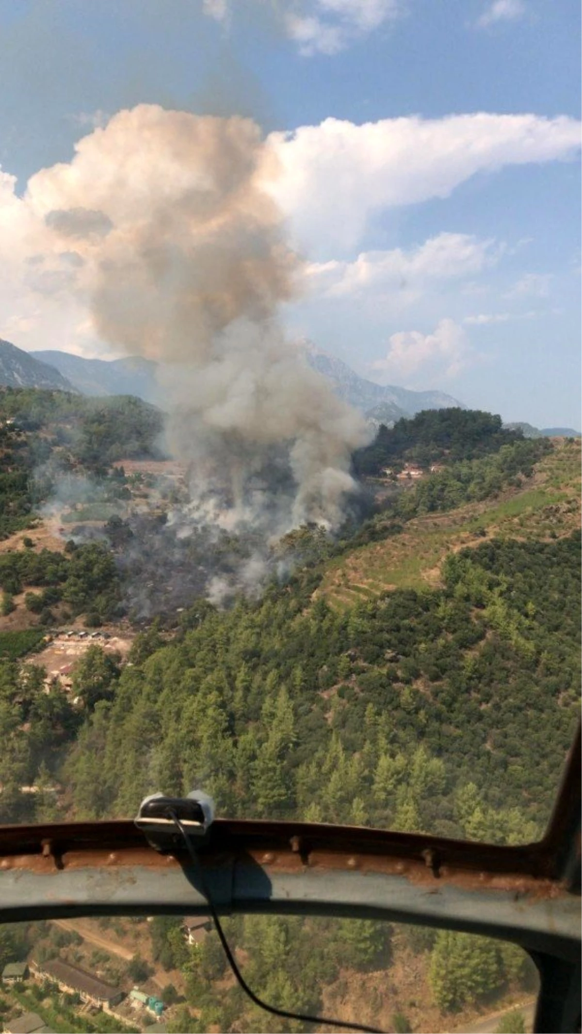 Antalya\'da ormanlık alanda yangın