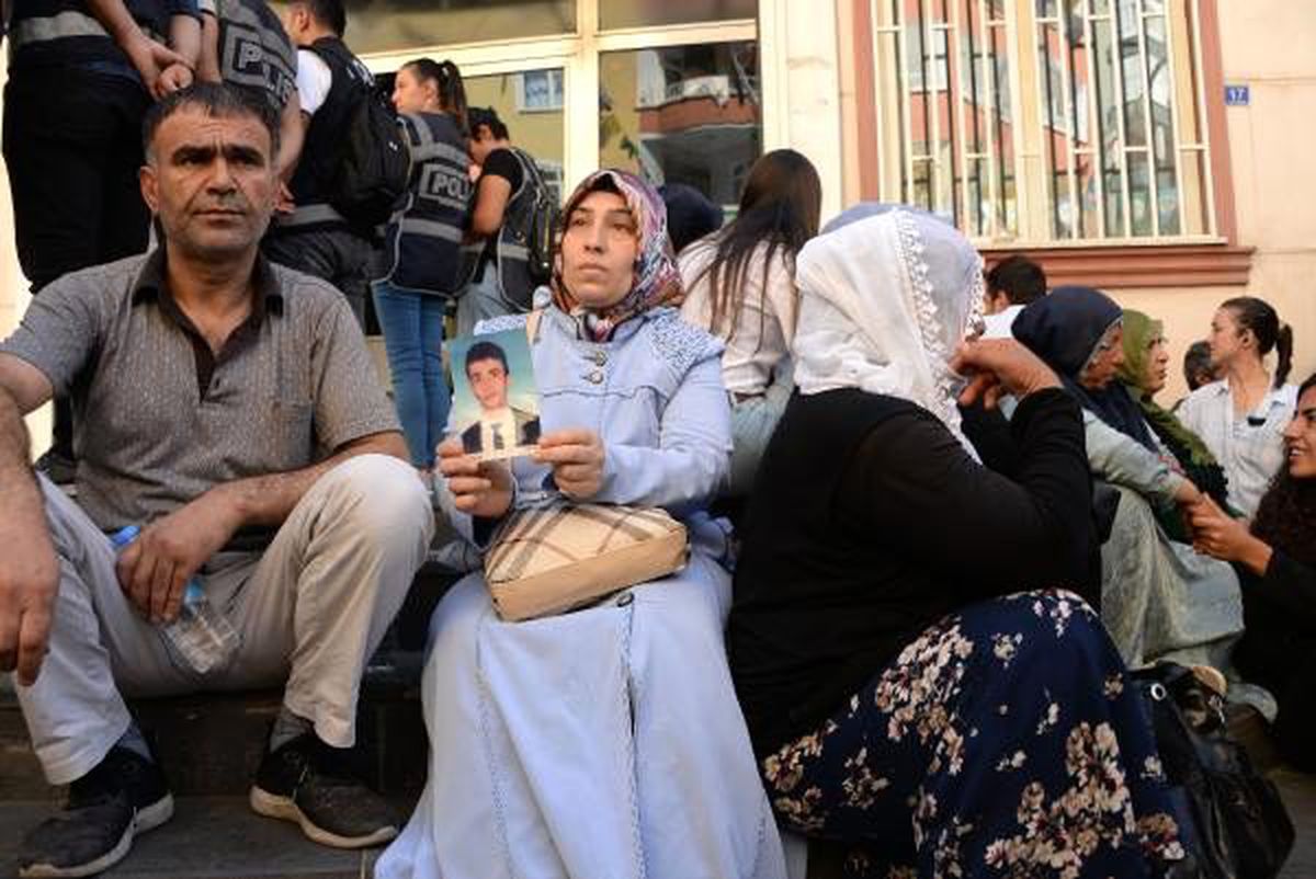 Diyarbakır\'da hdp önündeki oturma eylemi 6\'ncı gününde (4)