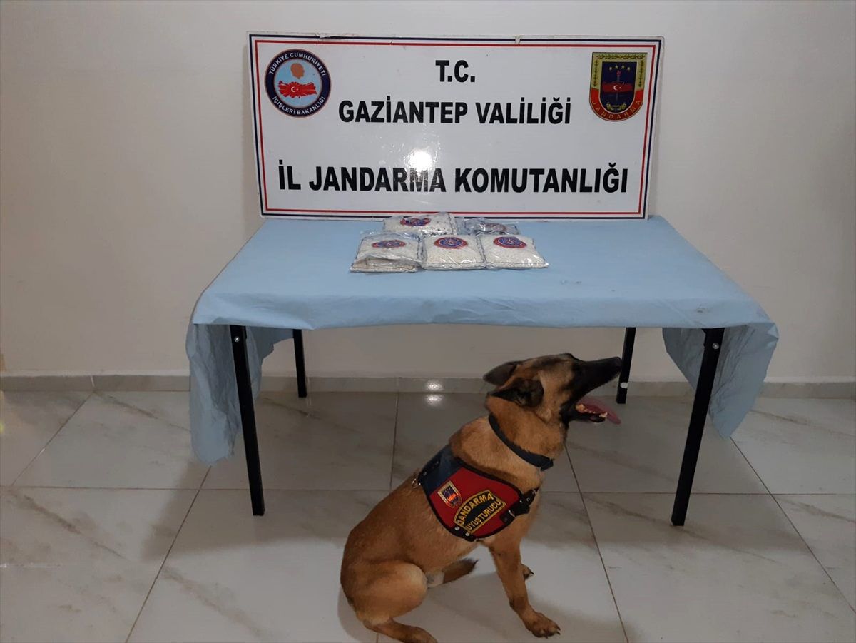 "Dur" ihtarına uymayan araçta uyuşturucu çıktı