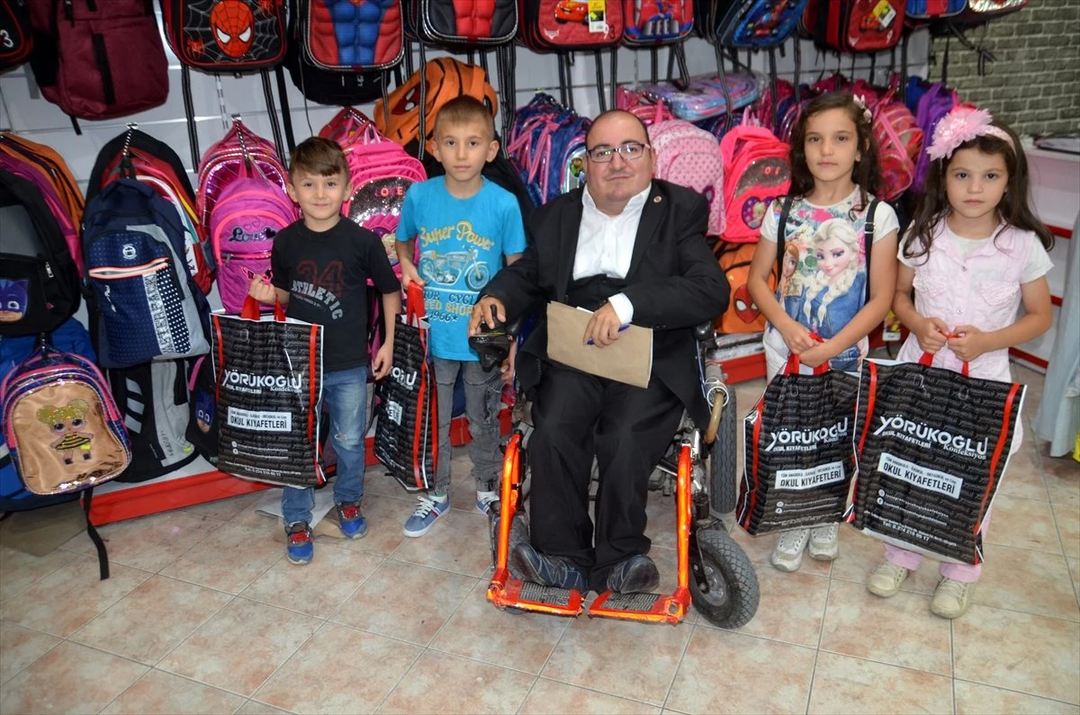 Engelli gençten 12 öğrenciye okul kıyafeti desteği