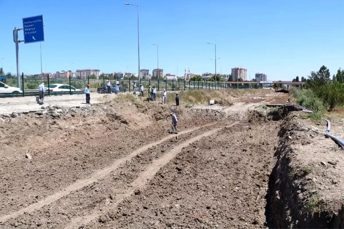 Evlerine ulaşmak için 1 kilometre yürüyorlar