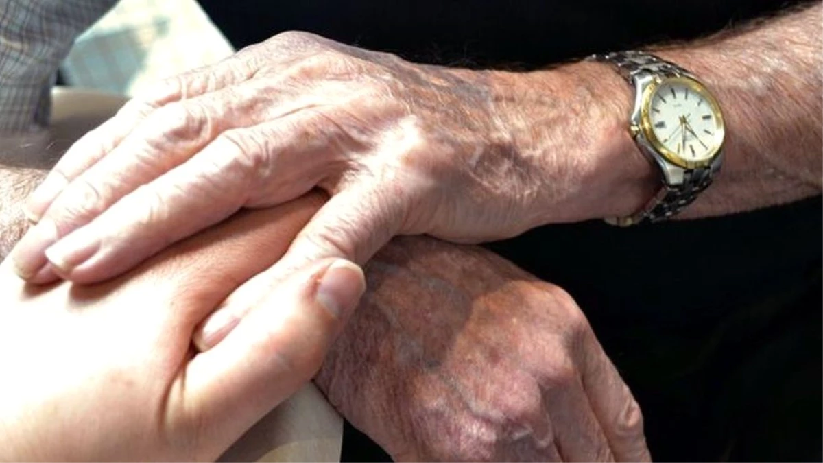 Hollanda\'da "yaşamaktan bıkan yaşlılara ötanazi" tartışması