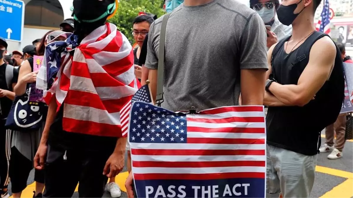 Hong Konglu göstericiler ABD konsolosluğu önünde Trump\'tan yardım istedi