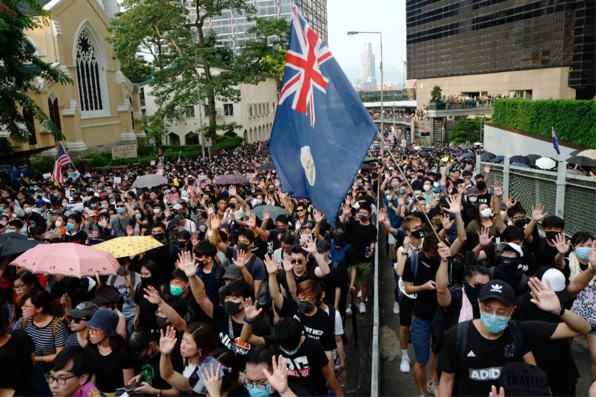 Hong Konglu protestocular Trump\'tan yardım istedi