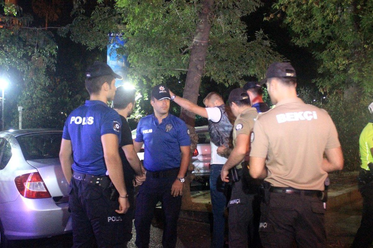 İstanbul\'da \'değnekçi\' operasyonunda 69 kişiye işlem yapıldı