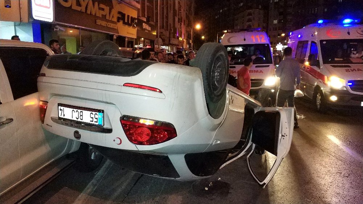 Samsun\'da alt geçit çıkışında otomobil takla attı: 3 yaralı