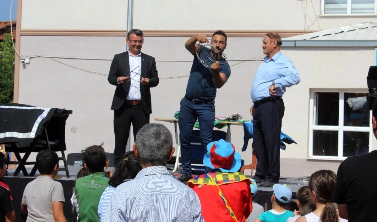 Sünnet çocukları belediye başkanı ve kaymakamın makam aracıyla şehir turu attı