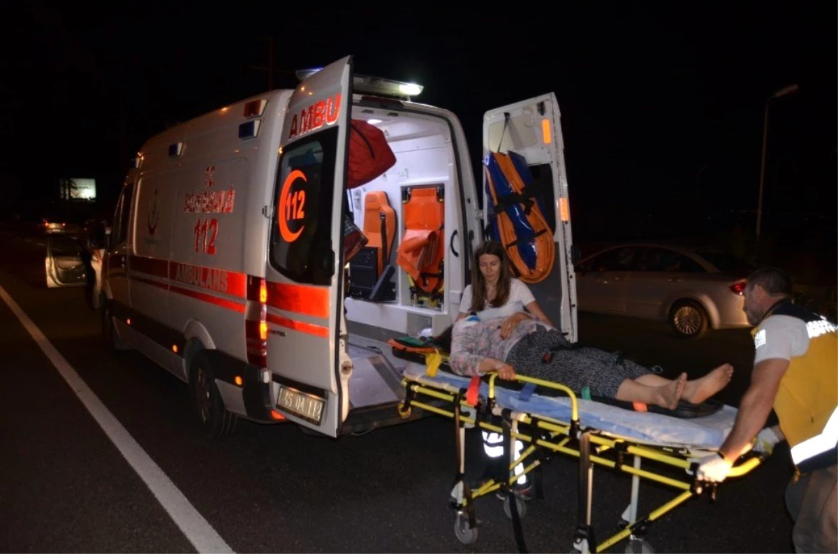 Turgutlu\'da trafik kazası: 3 yaralı